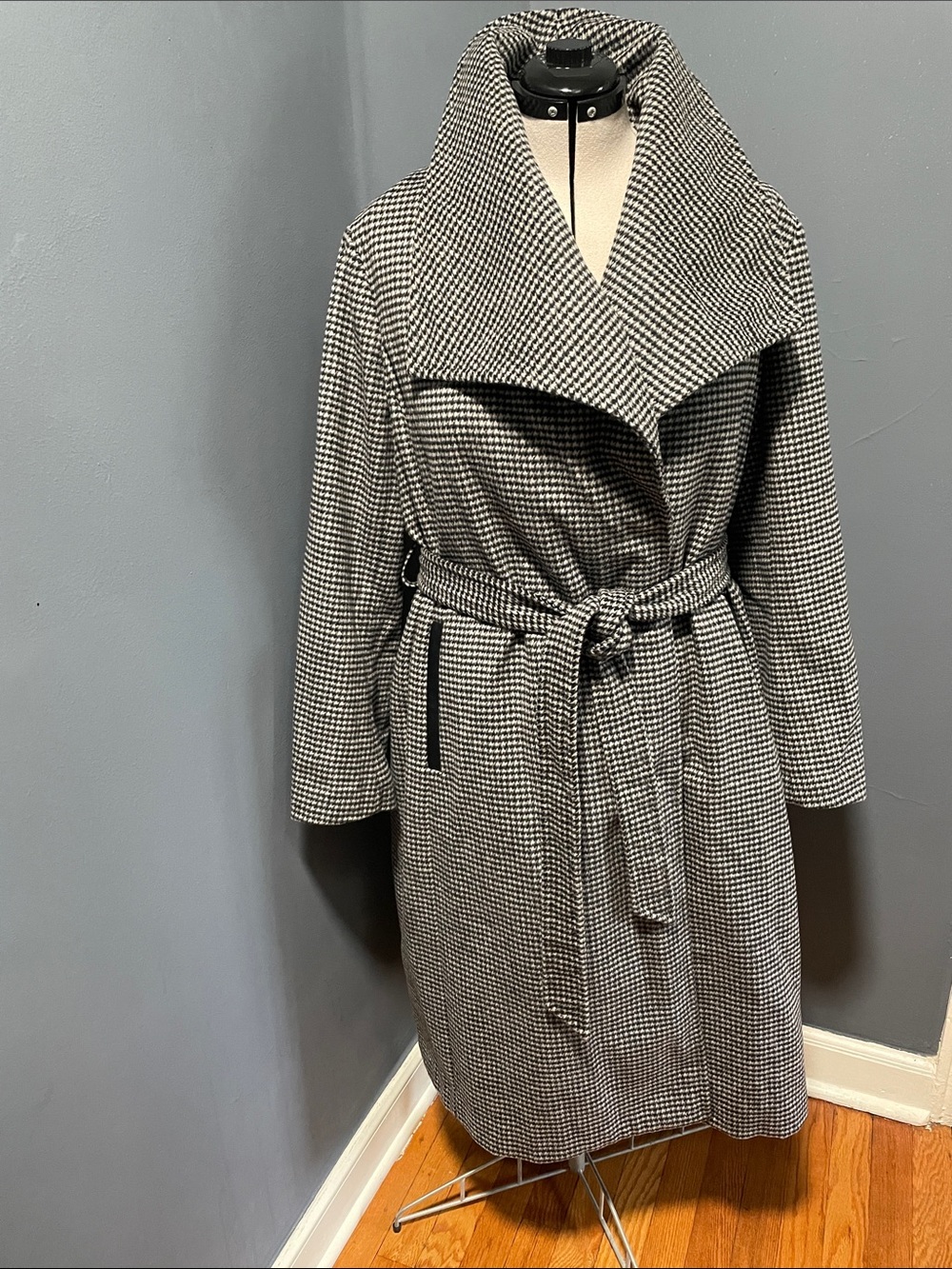 Michael Kors Black and White Houndstooth Wrap Belted Coat